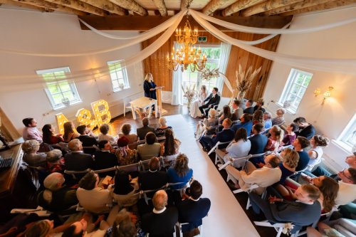 Ceremonie met aanwezige gasten