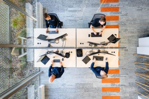 Zakelijke sfeerfoto zonder herkenbare gevoelige informatie