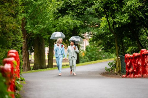 Ook tijdens de regen kan je een mooie trouwreportage te maken